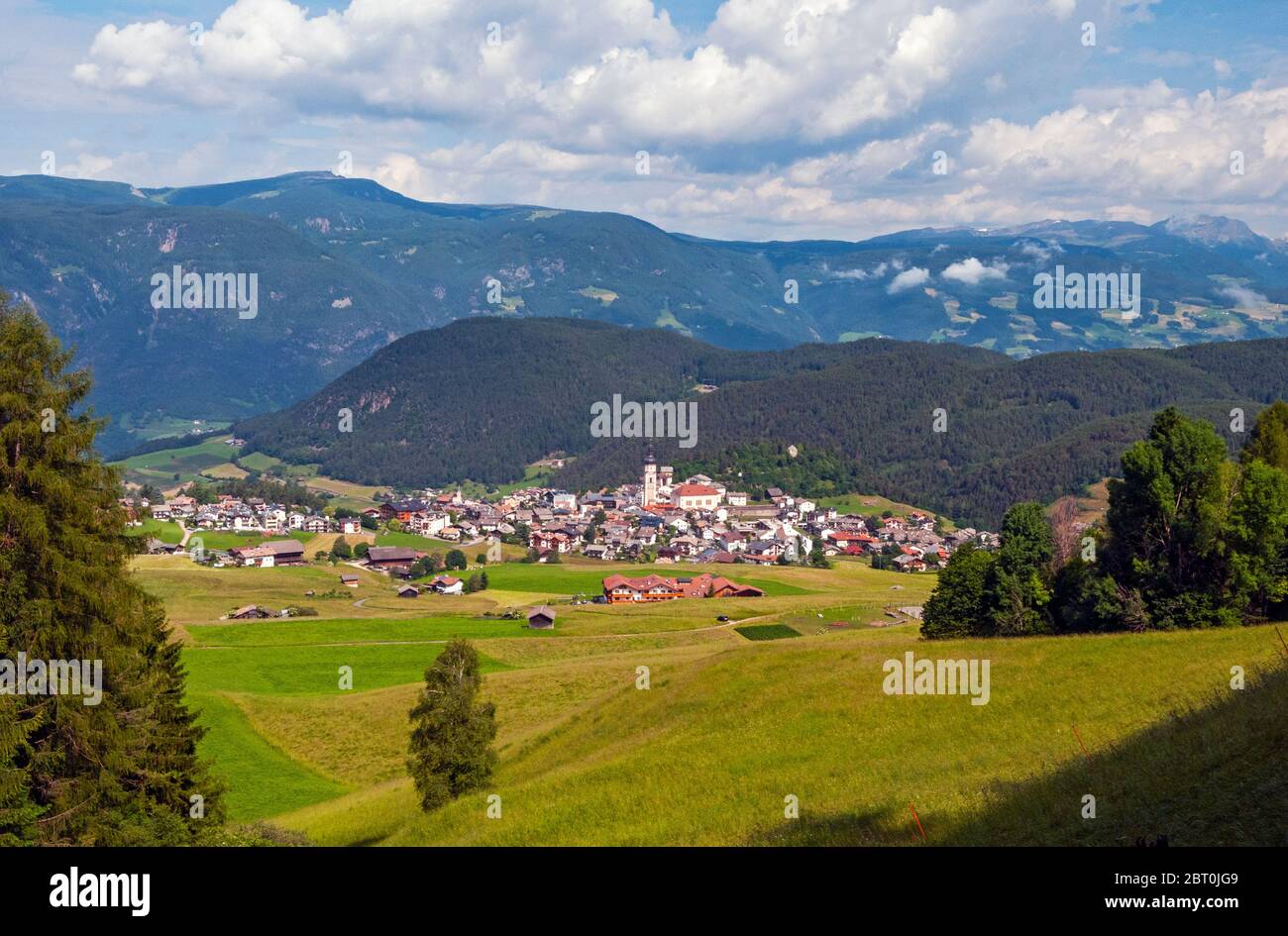 Blick auf Kastelruth, in der Region Trentino-Südtirol in Italien Stockfoto