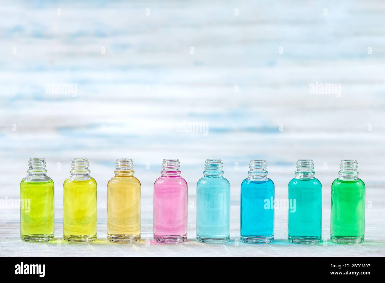 Linie der Kosmetik, Körperpflege, mit ätherischen Ölen für Kräuter- und Aromatherapie. Stockfoto