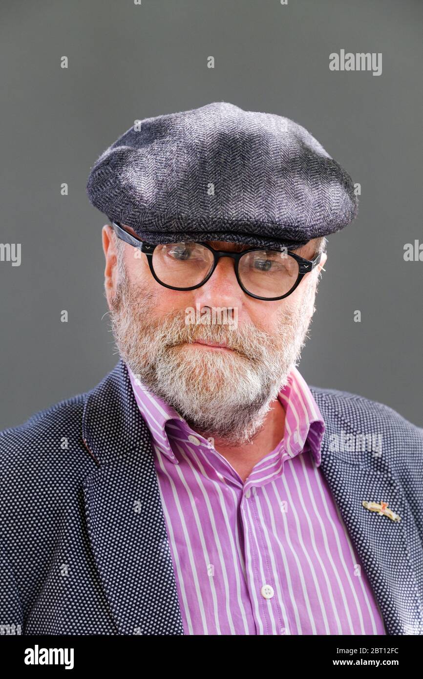 Der nordirische Journalist, Autor und Sender Malachi O'Doherty nimmt an einem Fotocall während des jährlichen Edinburgh International Book Festival 2018 Teil Stockfoto