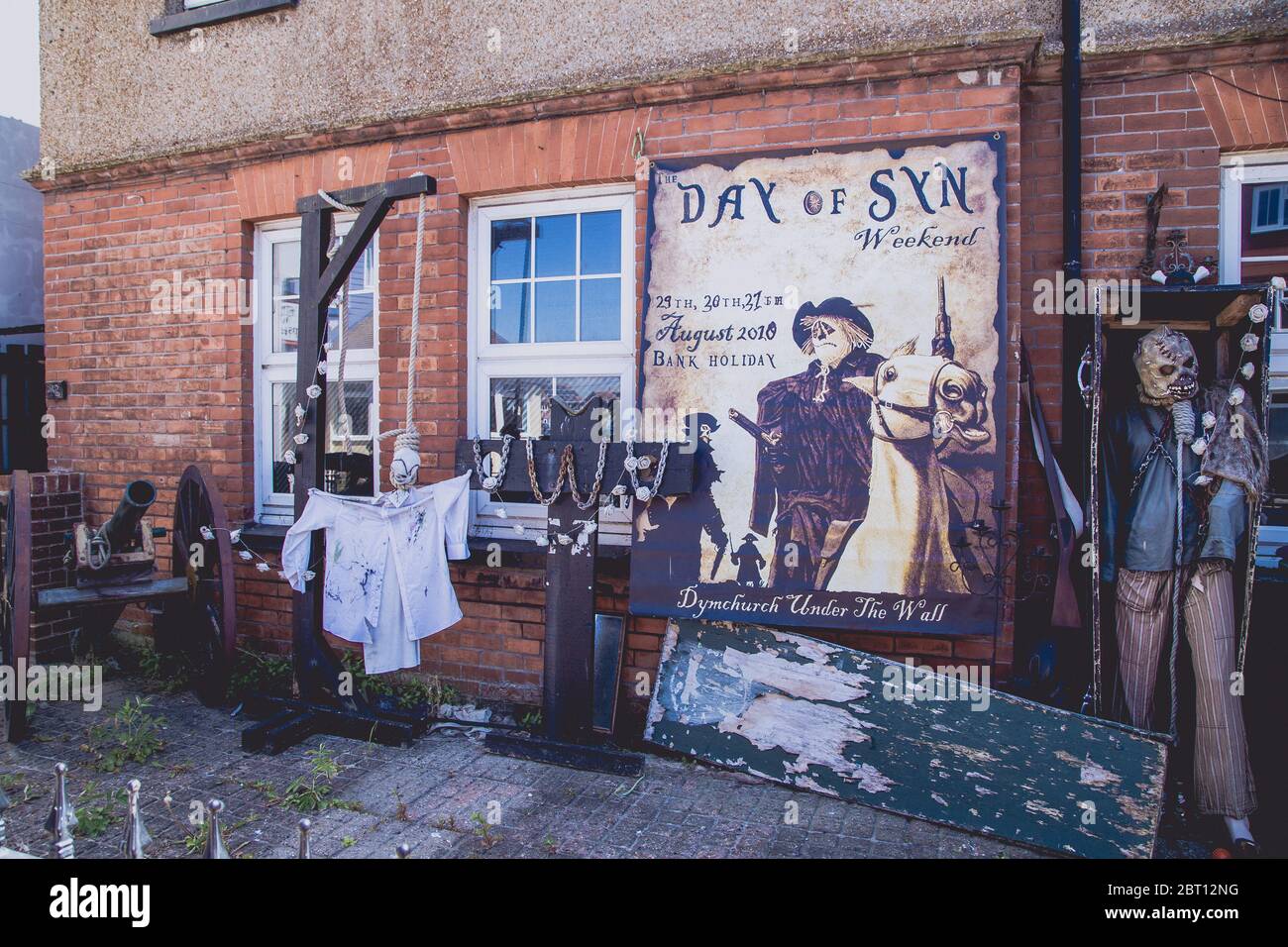 Tag des SYN-Wochenendes mit einem Plakat und einigen grauenhaften Zahlen von der Wochenendveranstaltung, die für das August-Feiertagswochenende geplant ist Stockfoto