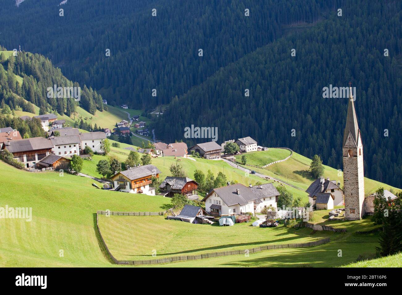 Pfarrkirche von La Val Stockfoto