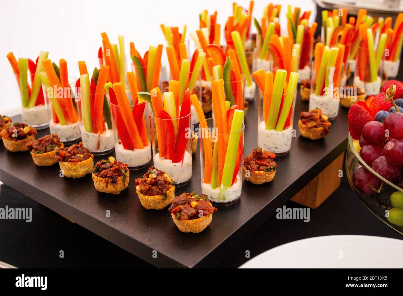 Away Catering Auswahl an luxuriösen Mahlzeiten Stockfoto