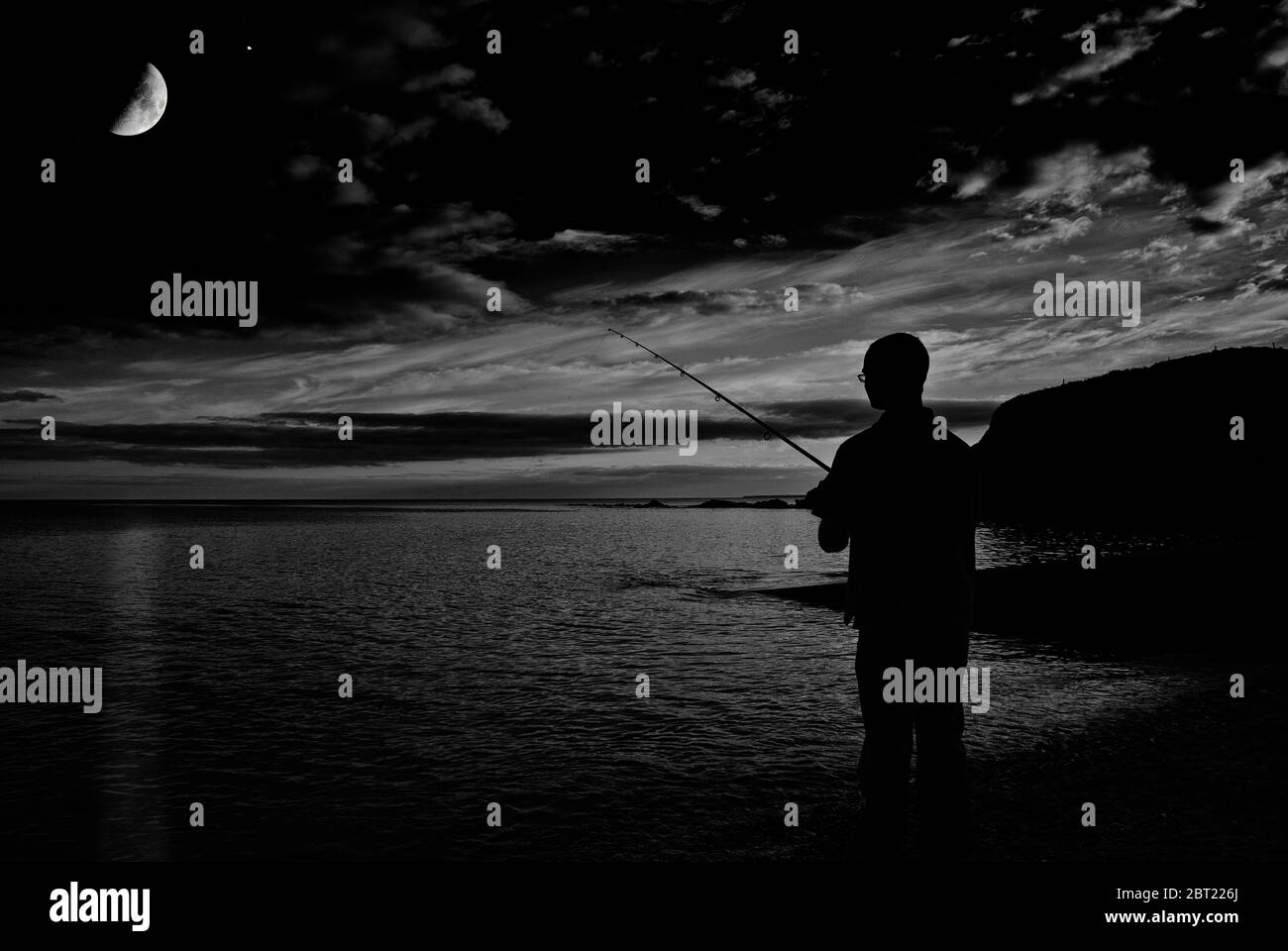 Nachtfischen an der Copper Coast, in der Nähe von Bunmahon, County Waterford, Irland Stockfoto