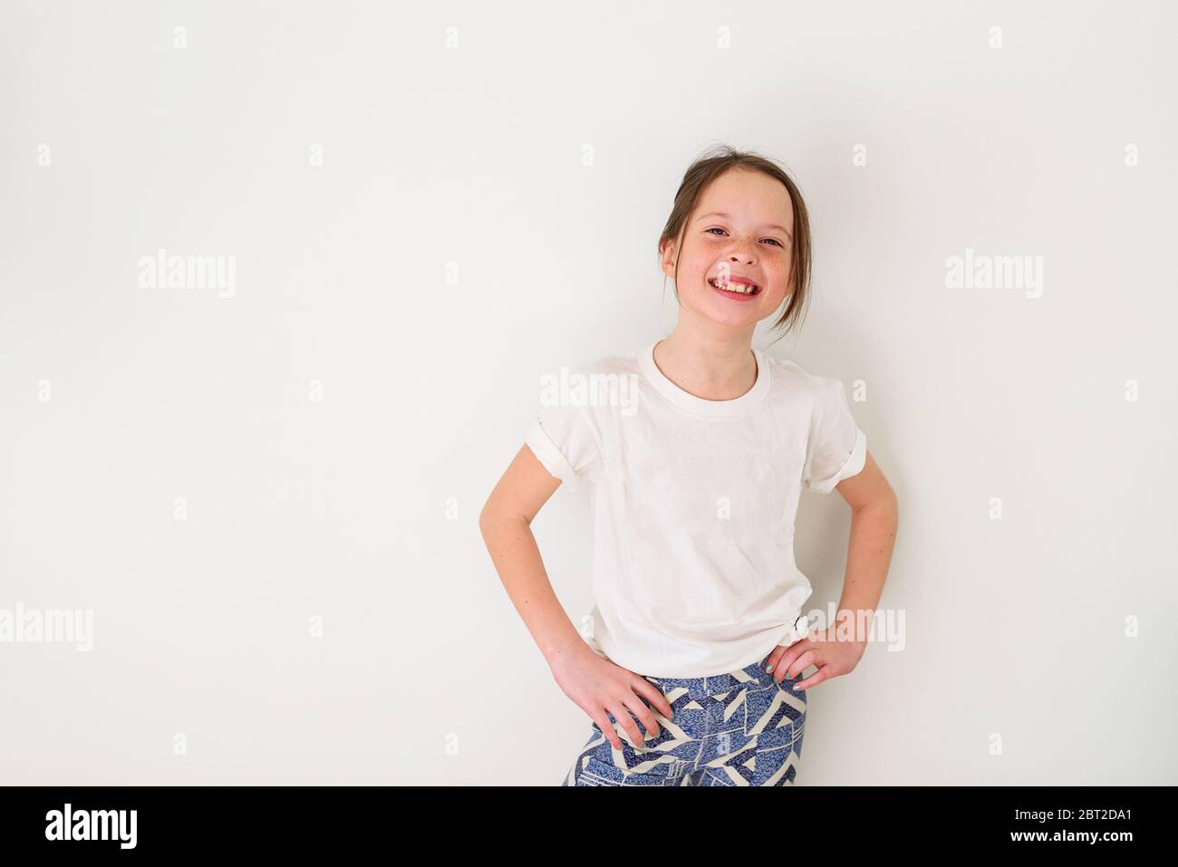 Porträt von einem glücklichen Mädchen lächelnd Stockfoto