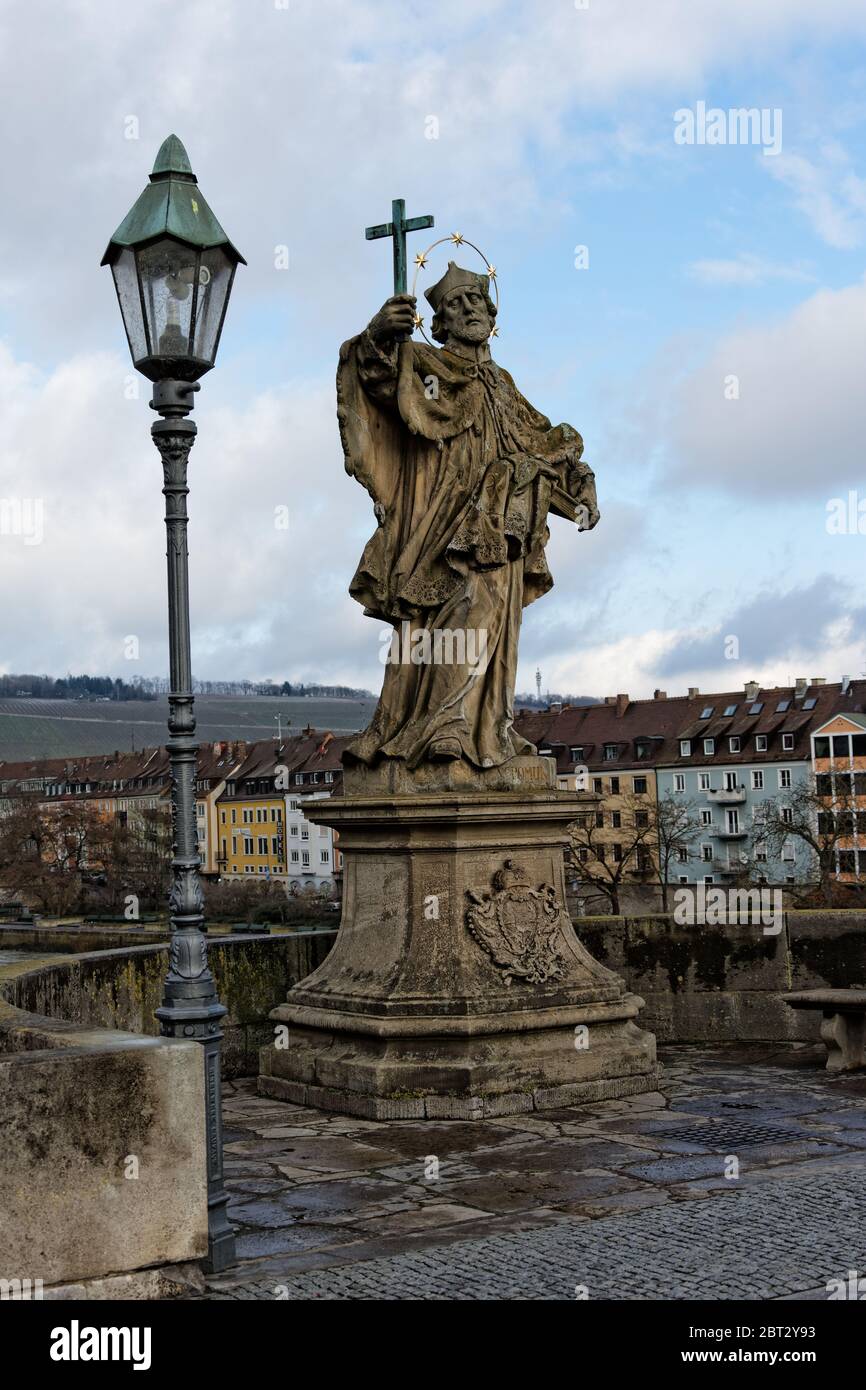 Die Statue des heiligen Johannes von Nepomuk, Würzburg. Stockfoto