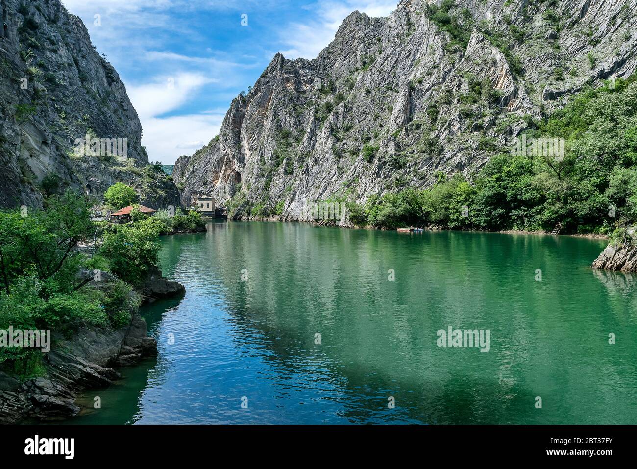 Matka Canyon und Matka See - westlich von Zentral Skopje, Nord Mazedonien. Es ist eines der beliebtesten Outdoor-Ziele in Mazedonien und hom Stockfoto