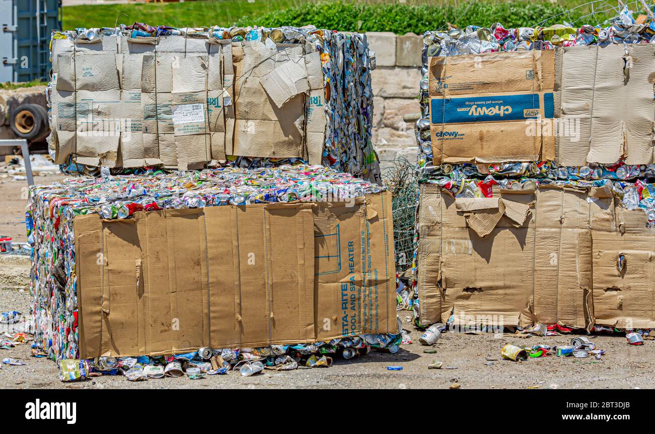 Altstoffballen auf der Müllhalde Stockfoto