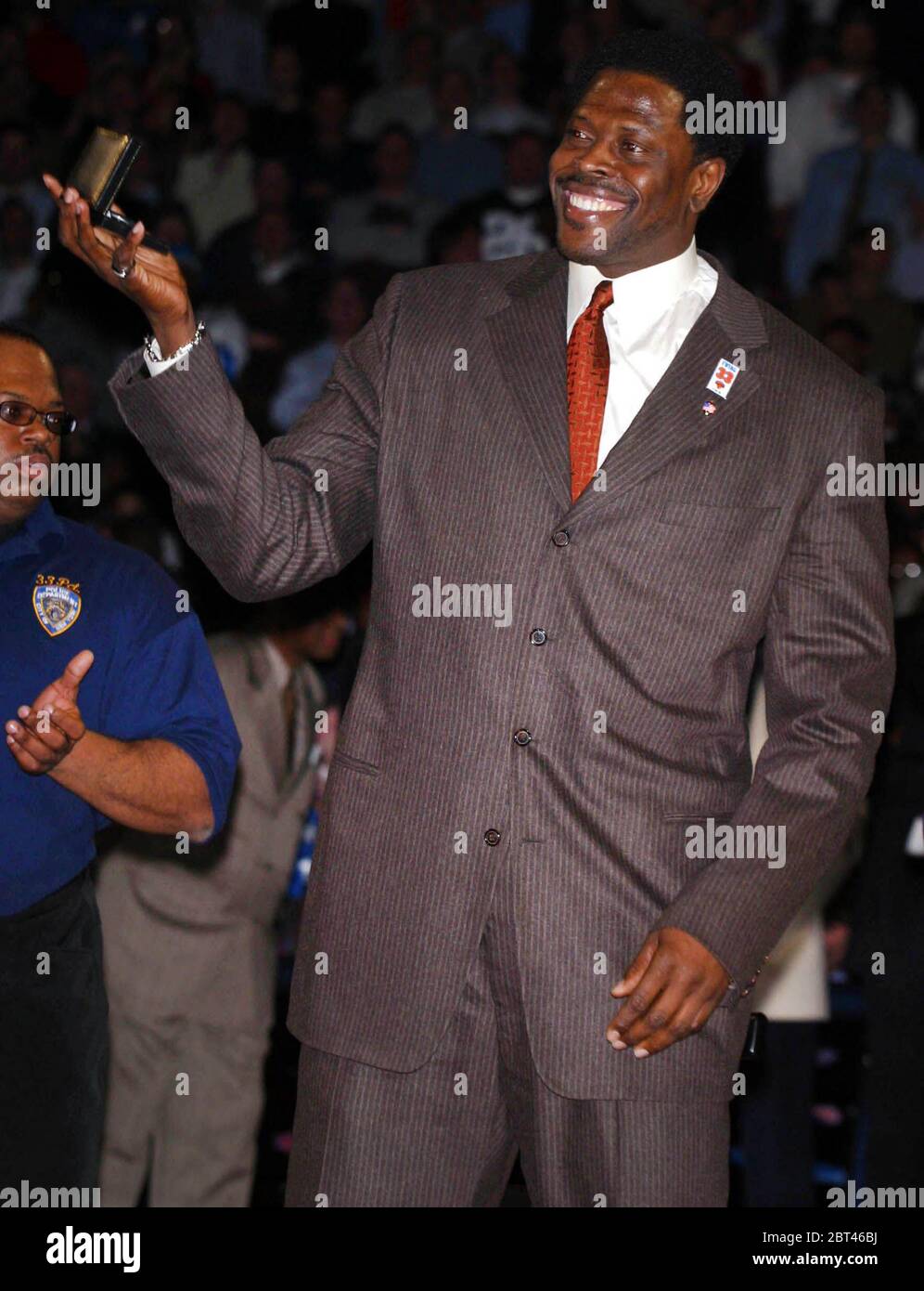 ***DATEI FOTO*** NY Knick Legende Patrick Ewing Tweets HeÕs positiv getestet für COVID-19. Patrick Ewing 2002 Foto von John Barrett/PHOTOlink /MediaPunch Stockfoto