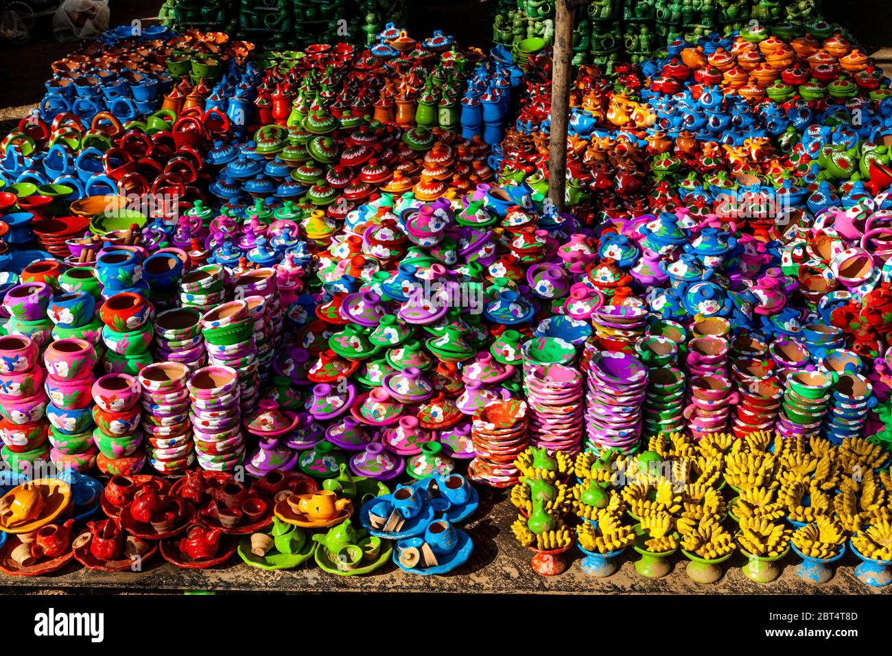 Bunte Souvenirs Zu Verkaufen, Bagan, Mandalay Region, Myanmar. Stockfoto