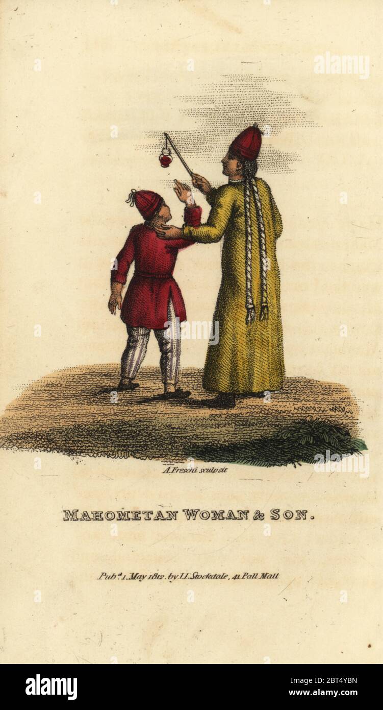 Chinesische Mahometan Frau, ein Spielzeug zu ihrem Sohn. Papierkörbe Kupferstich von Andrea Freschi nach Antoine Cardon von Henri-Leonard - Jean-Baptiste Bertin und Jean Baptiste Joseph Breton Chinas, seine Kostüme, Kunst, fertigt, etc., Howlett und Brimmer, London, 1824. Stockfoto