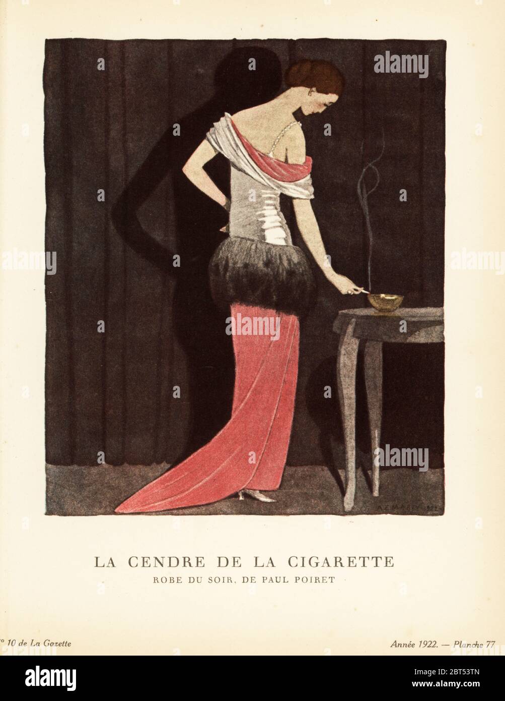 Frau in silbernem und rosa Samt Abendkleid klopft eine Zigarette in einem Aschenbecher. La Cendre de la Cigarette. Robe du soir, de Paul Poiret. Elle est de velours Rose et tissu dargent, et garnie dautruche. Platte 77, Band 2.10, 1922. Handkolorierte Pochorlithographie von Andre Edouard Marty aus Lucien Vogels Le Bon Genre: 100 Platten aus Gazette du Bon Ton, Brentanos, Paris, 1922. Stockfoto