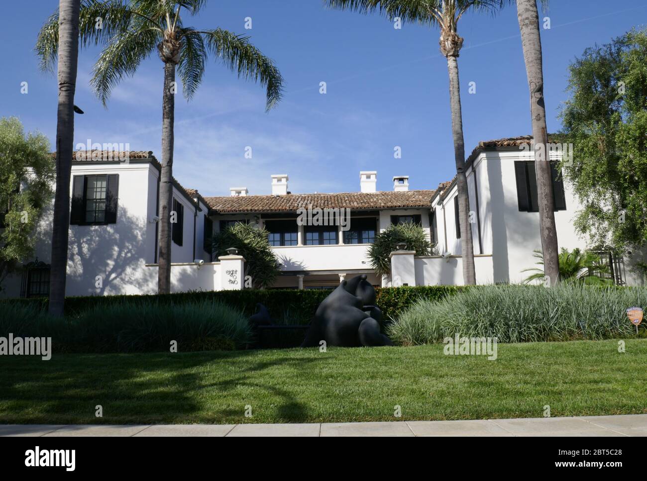 Beverly Hills, Kalifornien, USA 22. Mai 2020 EIN allgemeiner Blick auf die Atmosphäre von Charles Boyers ehemaligem Haus am 802 N. Linden Drive am 22. Mai 2020 in Beverly Hills, Kalifornien, USA. Foto von Barry King/Alamy Stock Photo Stockfoto