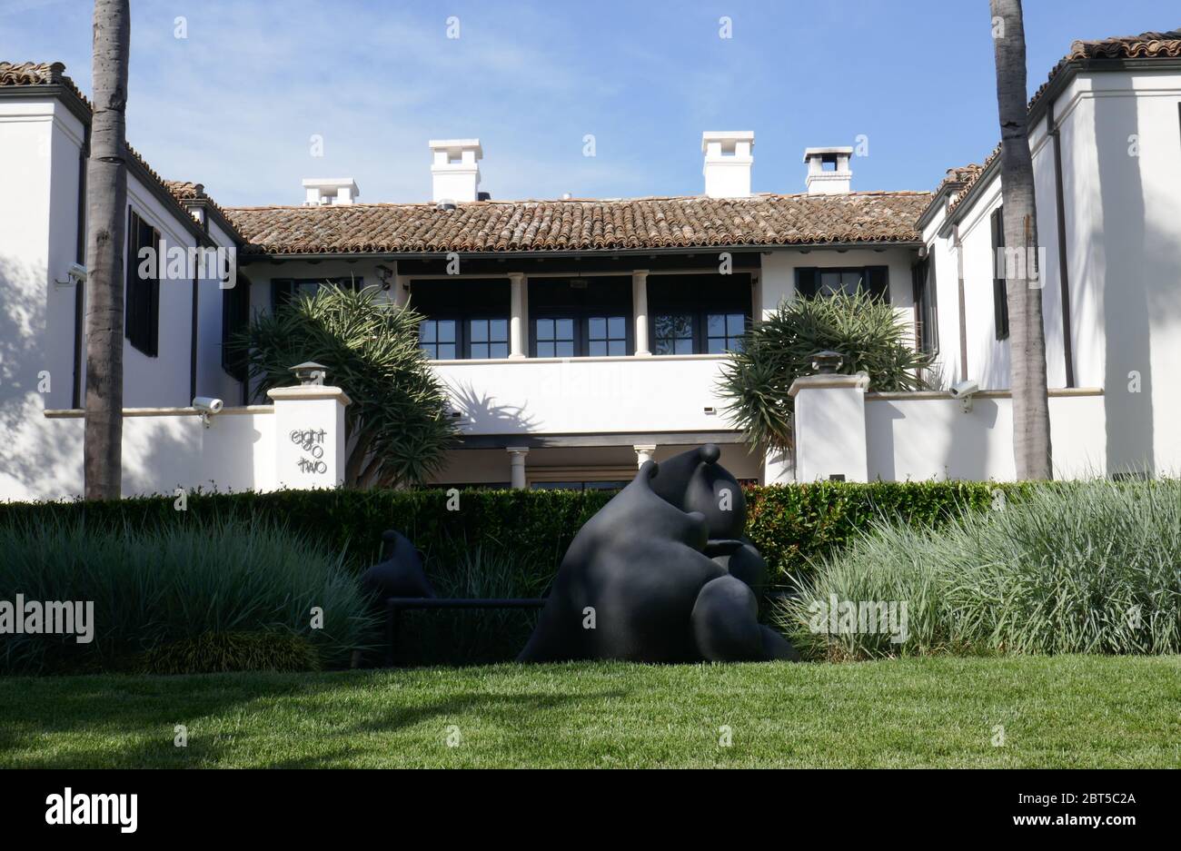 Beverly Hills, Kalifornien, USA 22. Mai 2020 EIN allgemeiner Blick auf die Atmosphäre von Charles Boyers ehemaligem Haus am 802 N. Linden Drive am 22. Mai 2020 in Beverly Hills, Kalifornien, USA. Foto von Barry King/Alamy Stock Photo Stockfoto