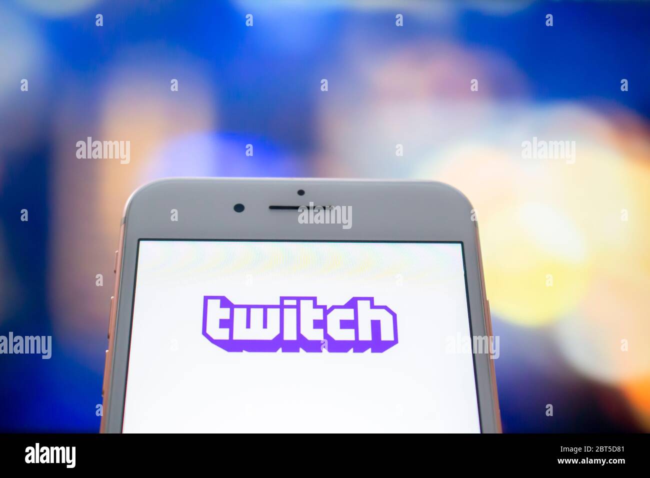 Calgary, Alberta. Kanada 22. Mai 2020. Ein iPhone Plus mit einem Twitch-Logo auf dem Bildschirm. Stockfoto