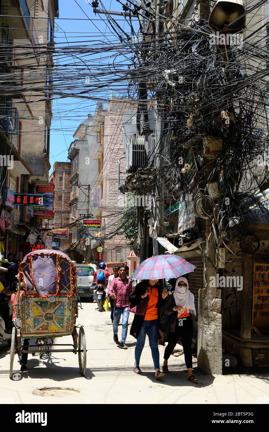 Kathmandu Nepal - chaotisches Stromliniensystem Stockfoto