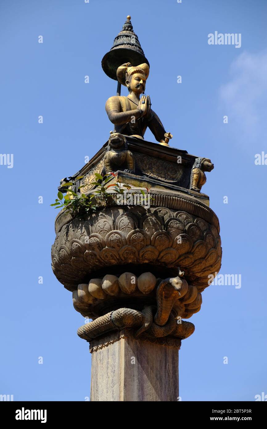 Bhaktapur Nepal - Alter Königspalast Bhaktapur Durbar Platz mit König Bhupatindra Malla Statue Stockfoto