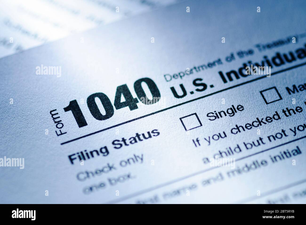 US-Schatzamt Form 1040 für eine individuelle Rendite in Nahaufnahme in einem Geld, Finanzen, Steuern und Einkommen Konzept Stockfoto