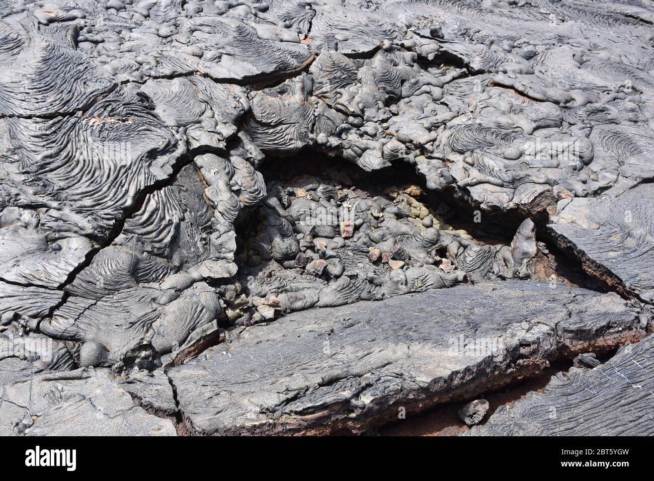 Nahaufnahme auf Igneous Rock trockene Lava mit Wellen und Risse Stockfoto