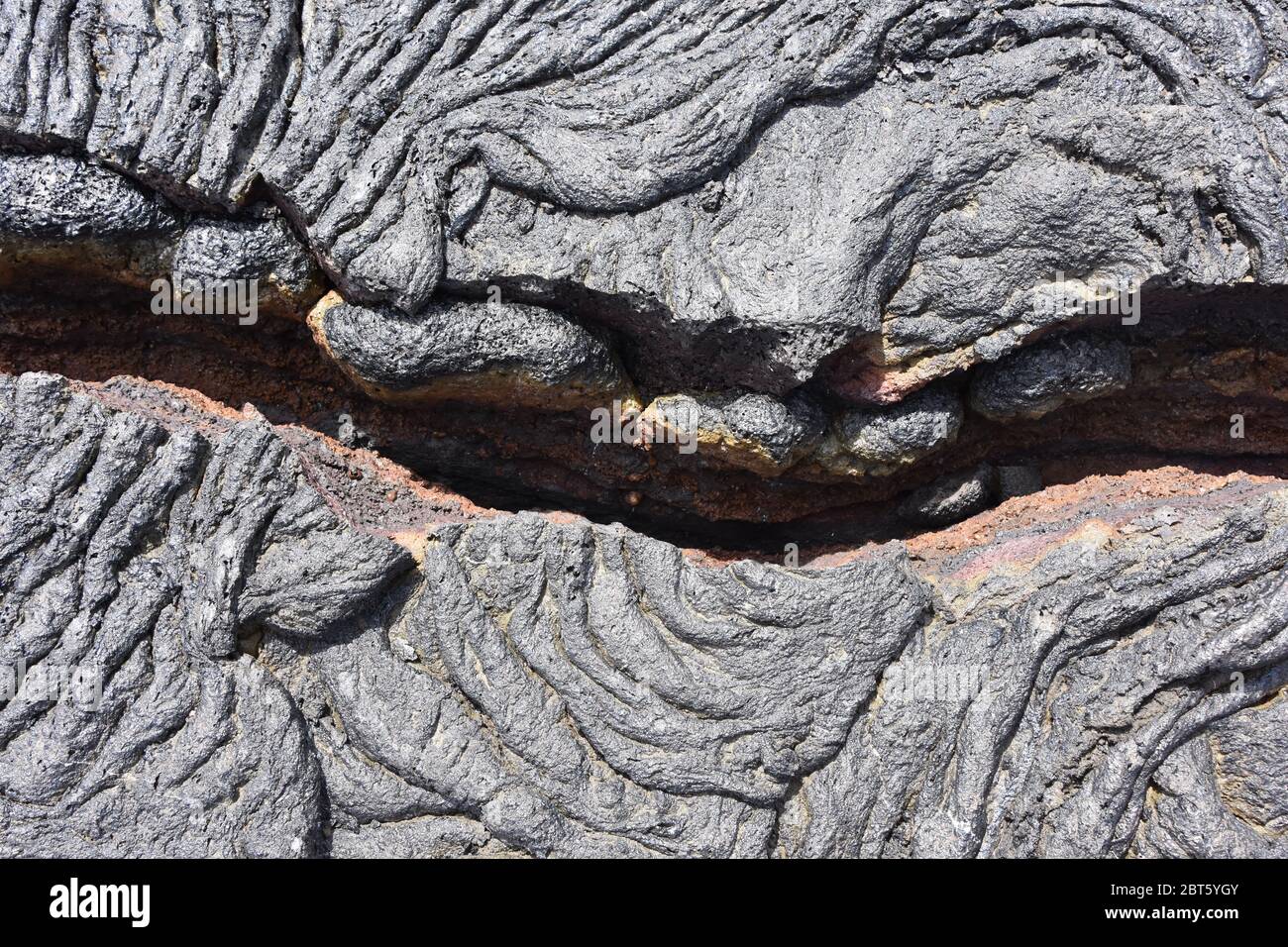 Nahaufnahme auf Igneous Rock trockene Lava mit Wellen und Risse Stockfoto