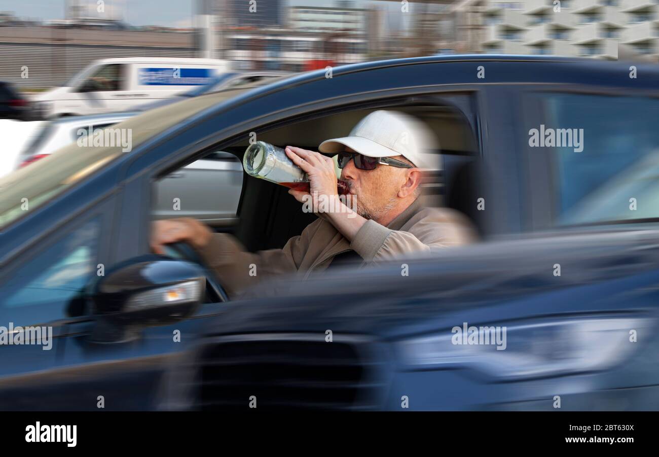 Rucksichtslose Menschen Stockfotos Und Bilder Kaufen Alamy