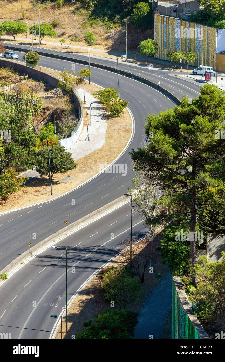 Luftaufnahme Vogelperspektive der Stadt Viadukt Brücke Straße Straßenlandschaft. Stockfoto