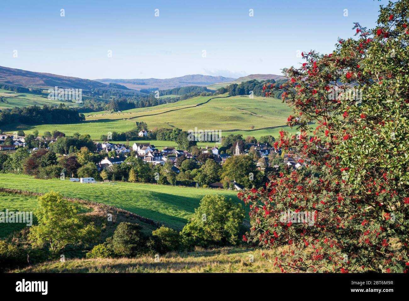 Lange Sicht auf Moniaive Village, Upper Nithsdale Stockfoto