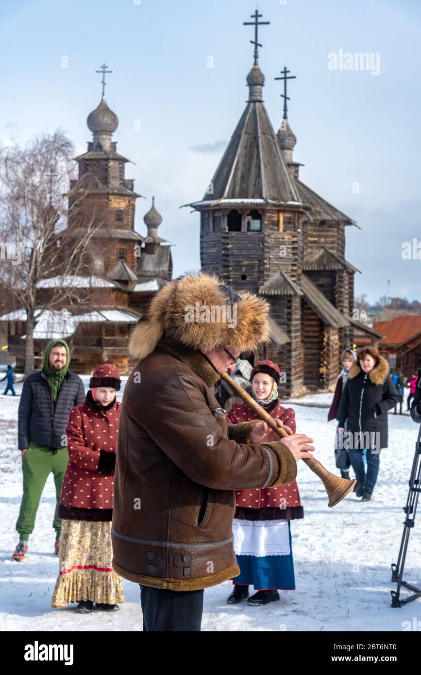 Maslenitsa Festival. Traditionelle nationale Feier im russischen Volksstil. Slawische Tradition. Maslenitsa ist ein östlicher slawischer religiöser und volkstümlicher holi Stockfoto