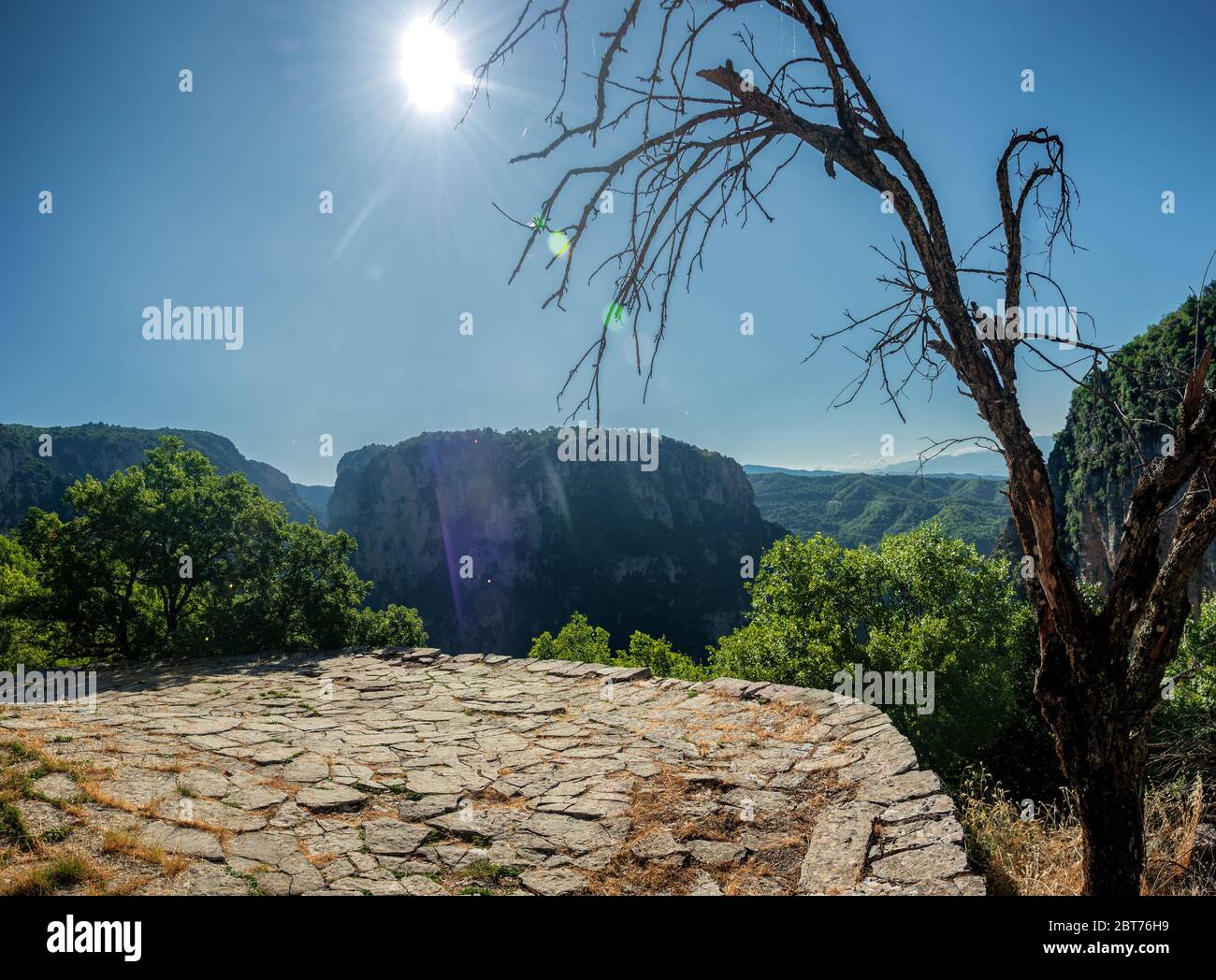 Verlassene Kloster Agia Paraskevi am Rande der Vikos-Schlucht. Stockfoto