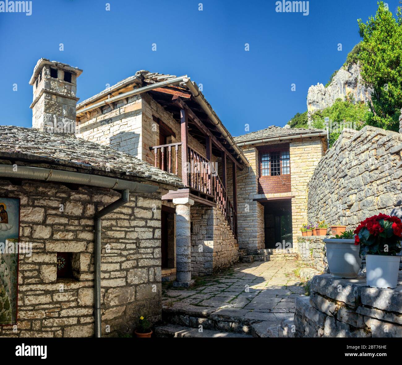 Verlassene Kloster Agia Paraskevi am Rande der Vikos-Schlucht. Stockfoto