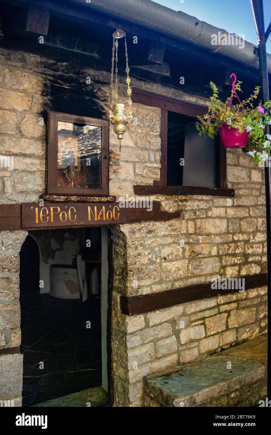 Verlassene Kloster Agia Paraskevi am Rande der Vikos-Schlucht. Stockfoto