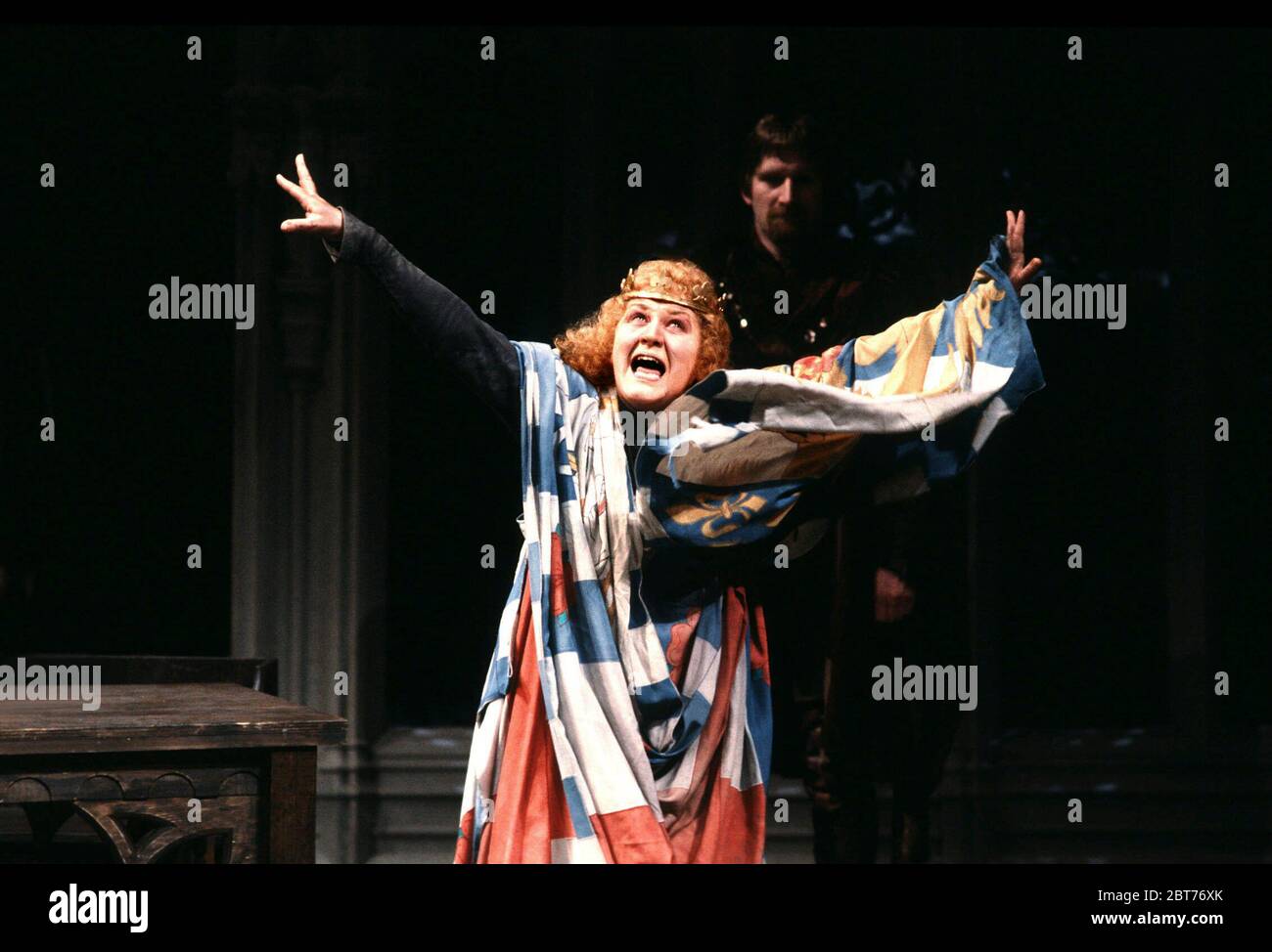 Patricia Routledge (Queen Margaret) in RICHARD III von Shakespeare bei der Royal Shakespeare Company (RSC), Barbican Theatre, London EC2 30/04/1985 Design: William Dudley Beleuchtung: Leo Leibovici Regie: Bill Alexander Stockfoto