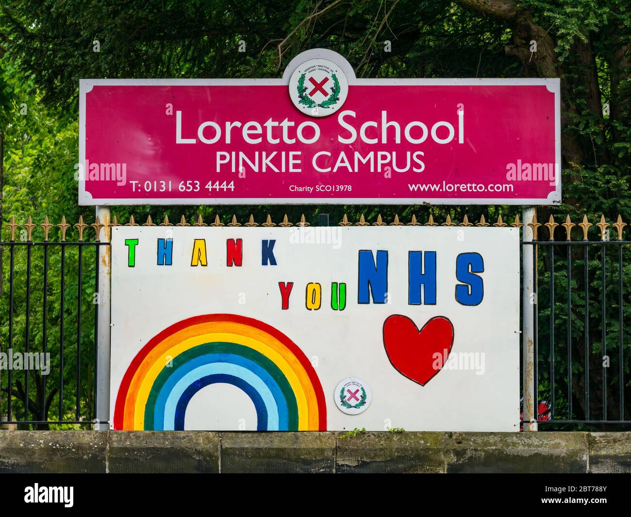 Danke NHS Schild außerhalb Loretto Schule, Musselburgh, East Lothian, Schottland, Großbritannien Stockfoto