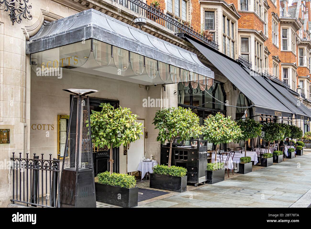 Das Äußere von Scott's Seafood & Fish Restaurant in der Mount Street, Mayfair, London Stockfoto
