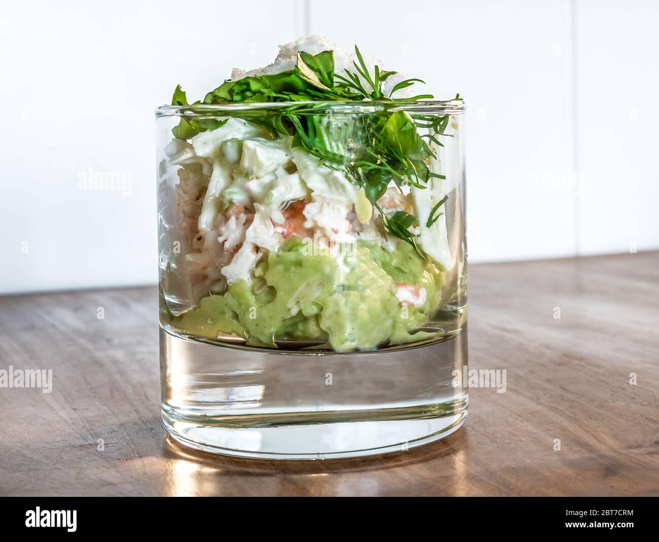 Nordseegarnelen salat -Fotos und -Bildmaterial in hoher Auflösung – Alamy