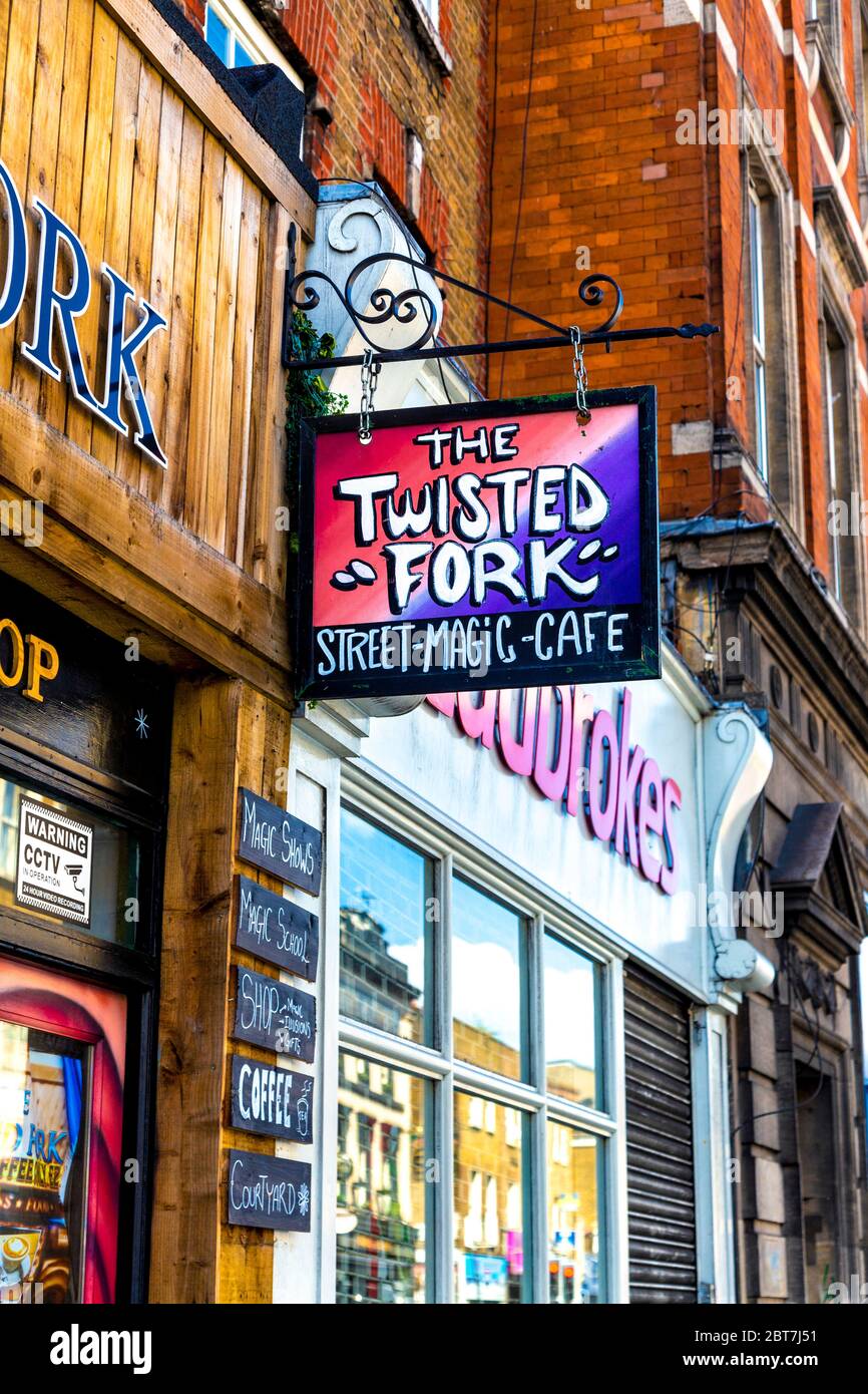 The Twisted Fork Street Magic Cafe and Shop, London, Großbritannien Stockfoto