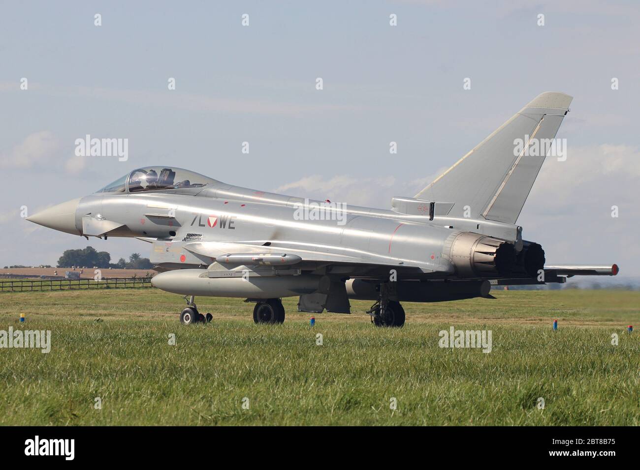 7L-WE, ein Eurofighter EF-2000 Typhoon der österreichischen Luftwaffe, bei RAF Leuchars in Fife, Schottland. Stockfoto