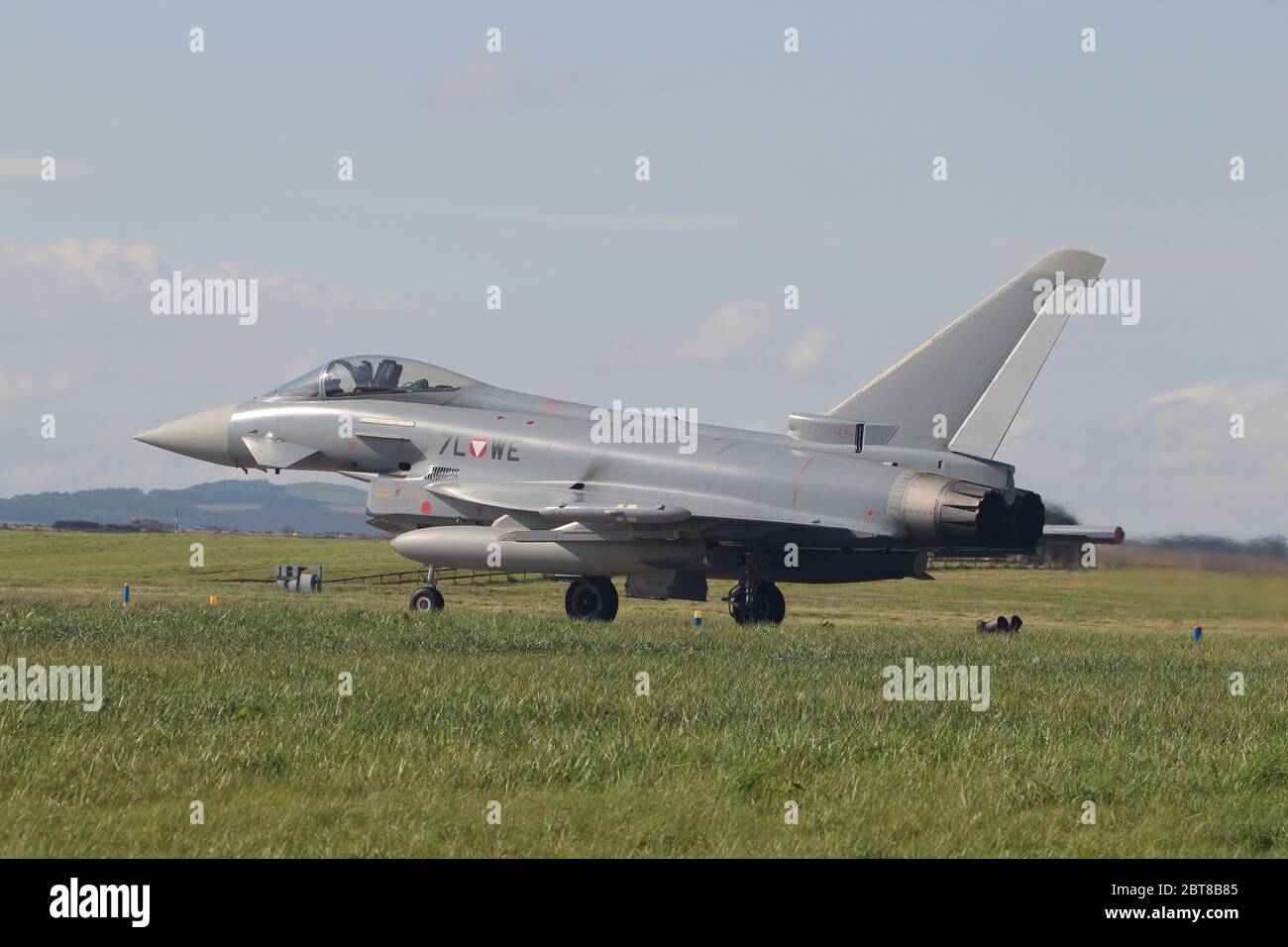 7L-WE, ein Eurofighter EF-2000 Typhoon der österreichischen Luftwaffe, bei RAF Leuchars in Fife, Schottland. Stockfoto