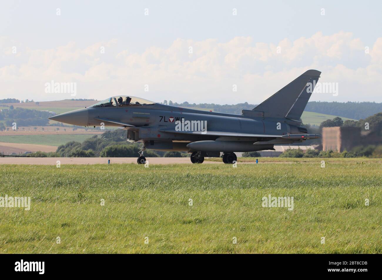 7L-WE, ein Eurofighter EF-2000 Typhoon der österreichischen Luftwaffe, bei RAF Leuchars in Fife, Schottland. Stockfoto