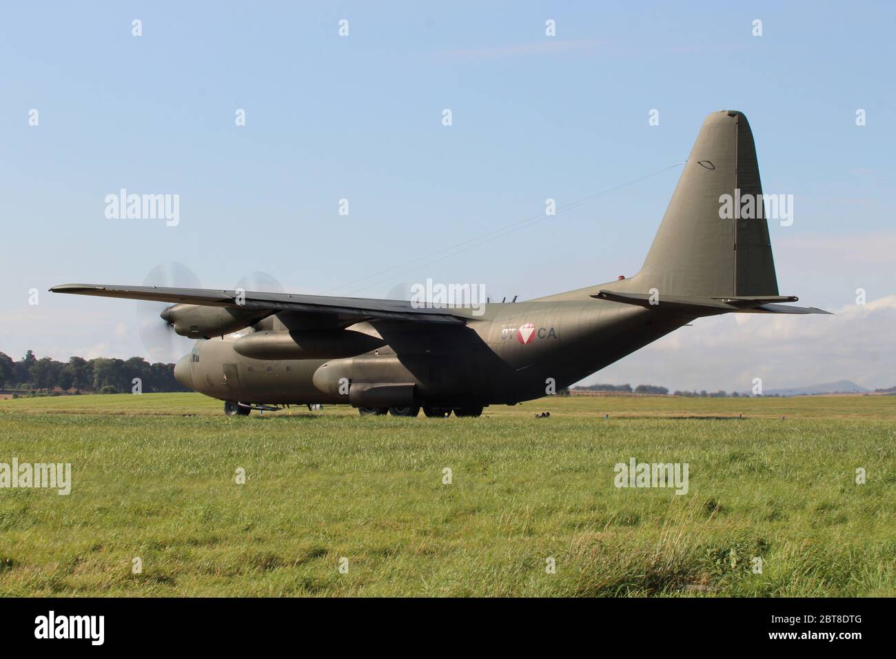 8T-CA, eine Lockheed C-130K Hercules, die von der österreichischen Luftwaffe betrieben wird, bei RAF Leuchars in Fife, Schottland Stockfoto