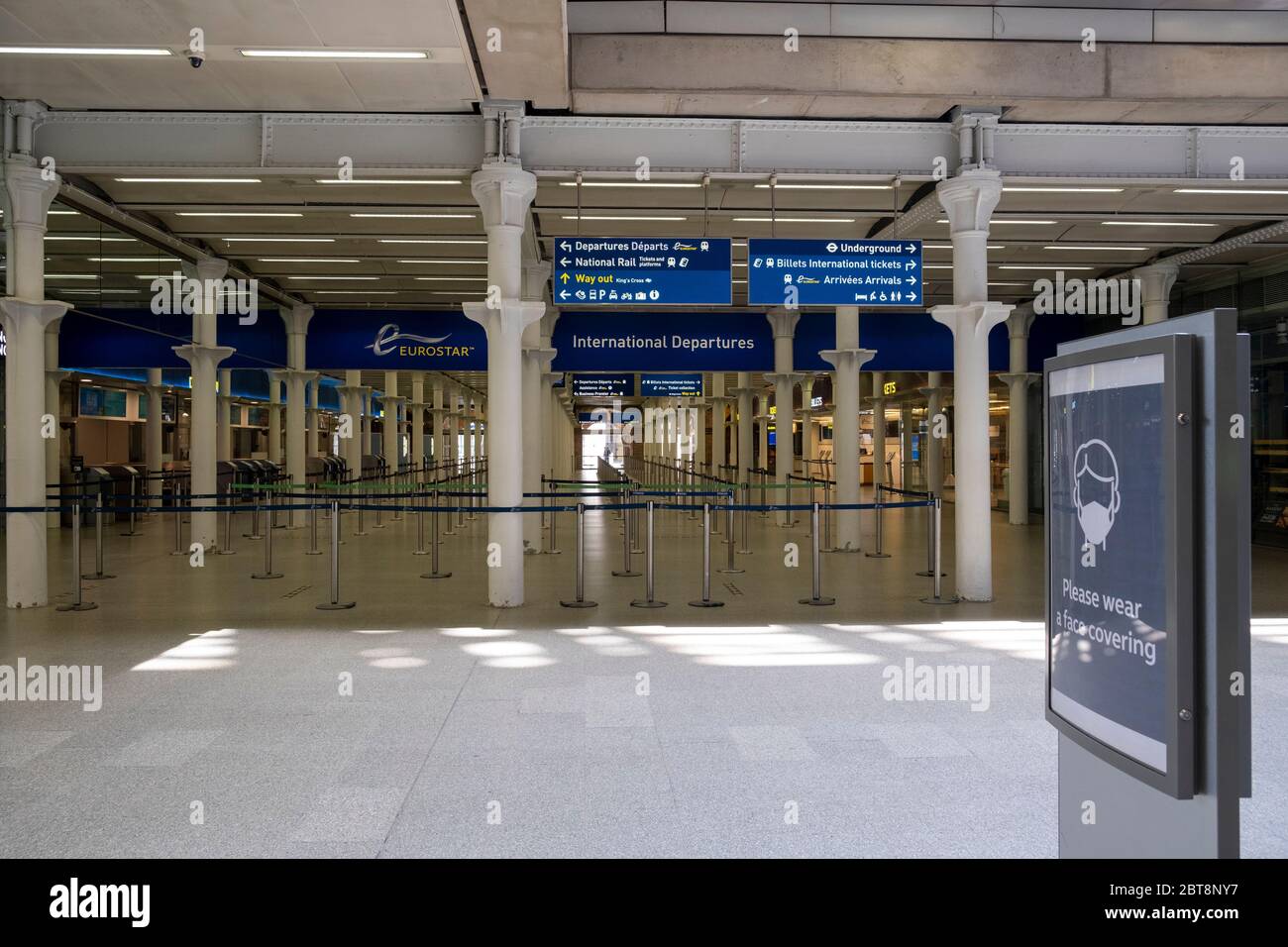 London, Mai 2020, St Pancras International Station, ein leeres Eurostar-Buch in der Gegend, normalerweise mit Touristen und Geschäftsreisenden beschäftigt. Stockfoto