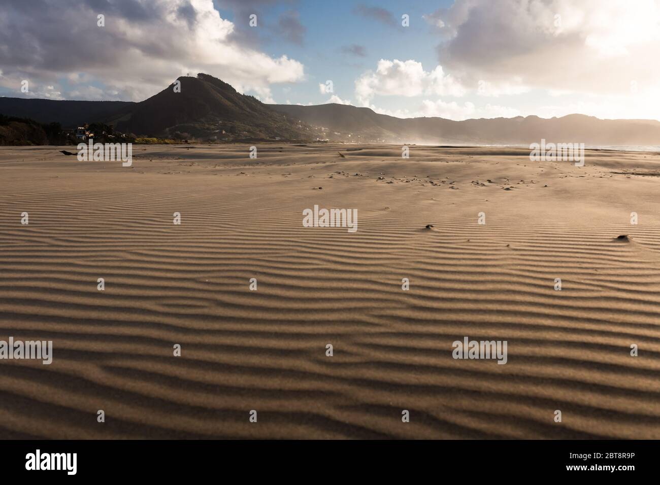 Sandmuster am 90 Meilen langen Strand in der Nähe von Ahipara, Neuseeland Stockfoto