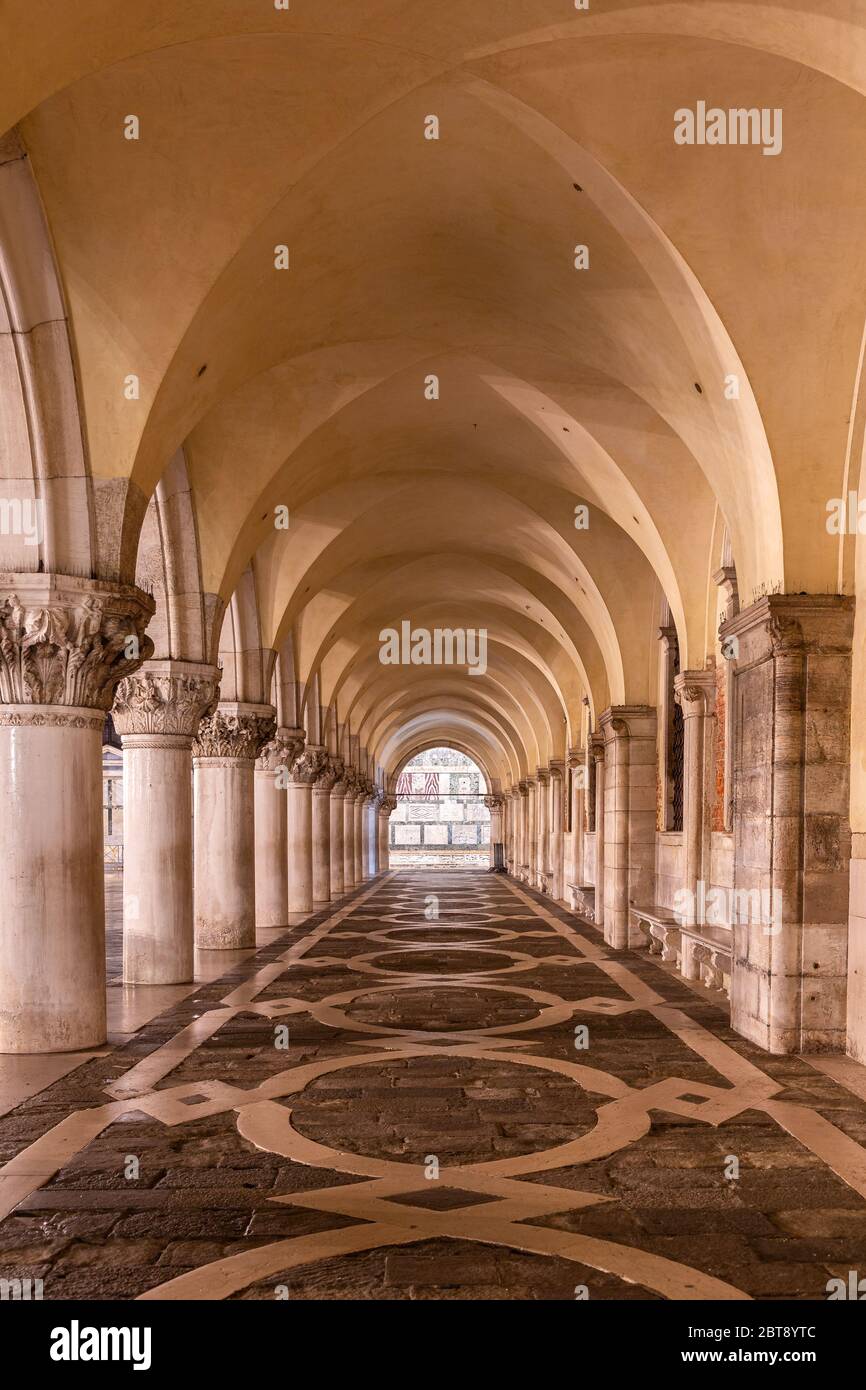 Arkaden am Dogenpalast in Venedig.´s Stockfoto