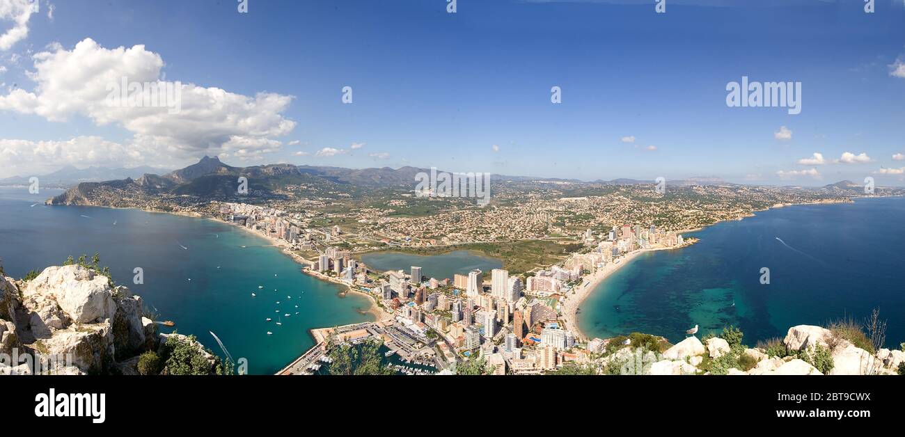 Spektakuläre Aussicht auf Calpe vom Gipfel des Peñón de Ifach Stockfoto