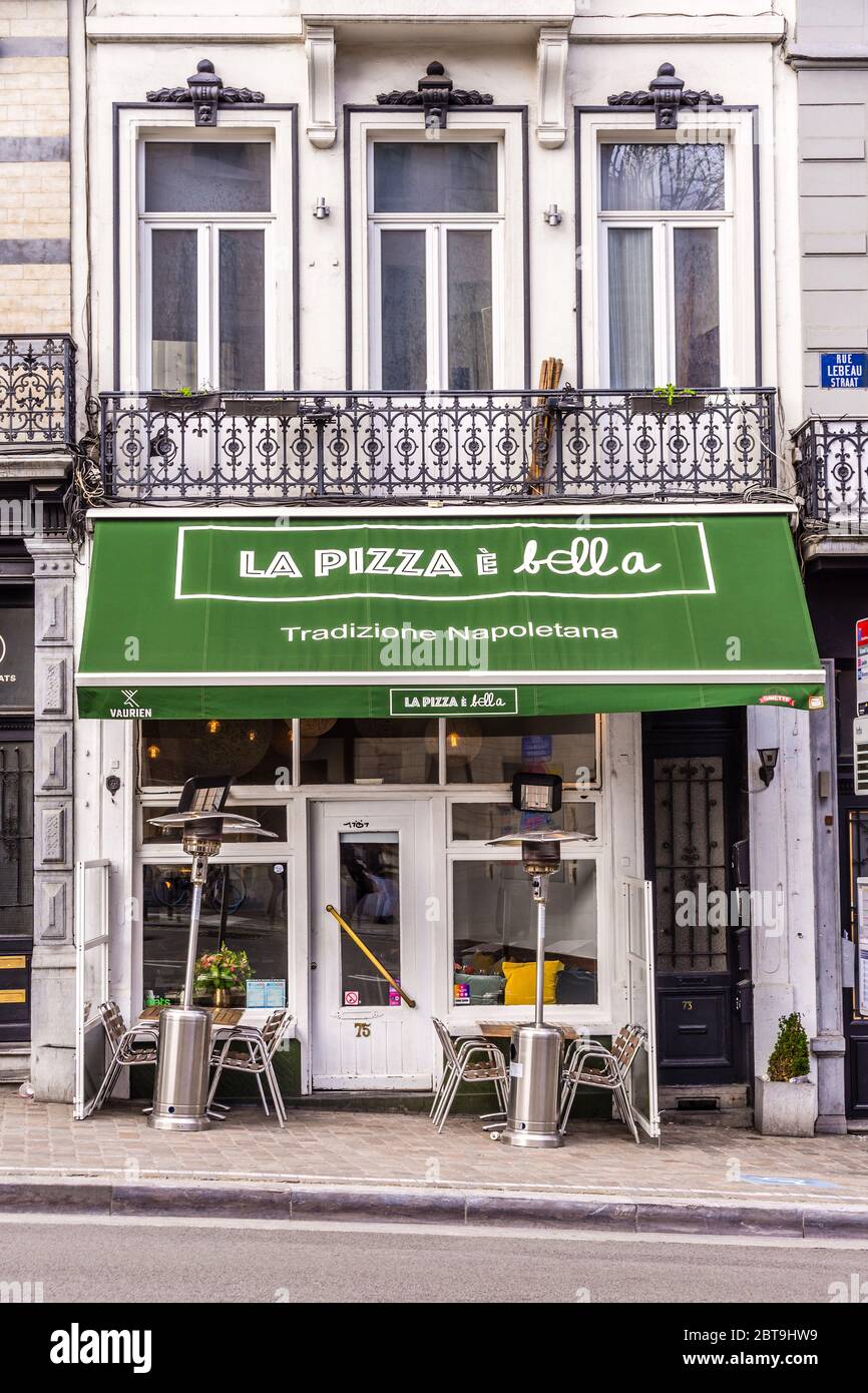 Fassade des Pizza-Restaurants 'La Pizza e Bella', Rue LeBeau, Brüssel 1000, Belgien. Stockfoto