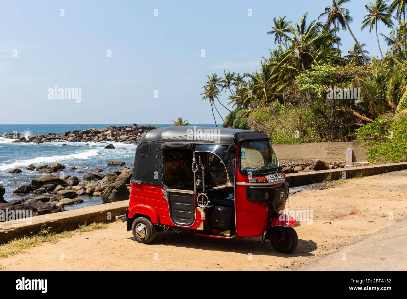 Tuk Tuk, ein Mehrzweck-dreirädrigen Fahrzeug, das alles von Passagieren zu Fracht. Wird in großer Zahl in Asien verwendet. Stockfoto