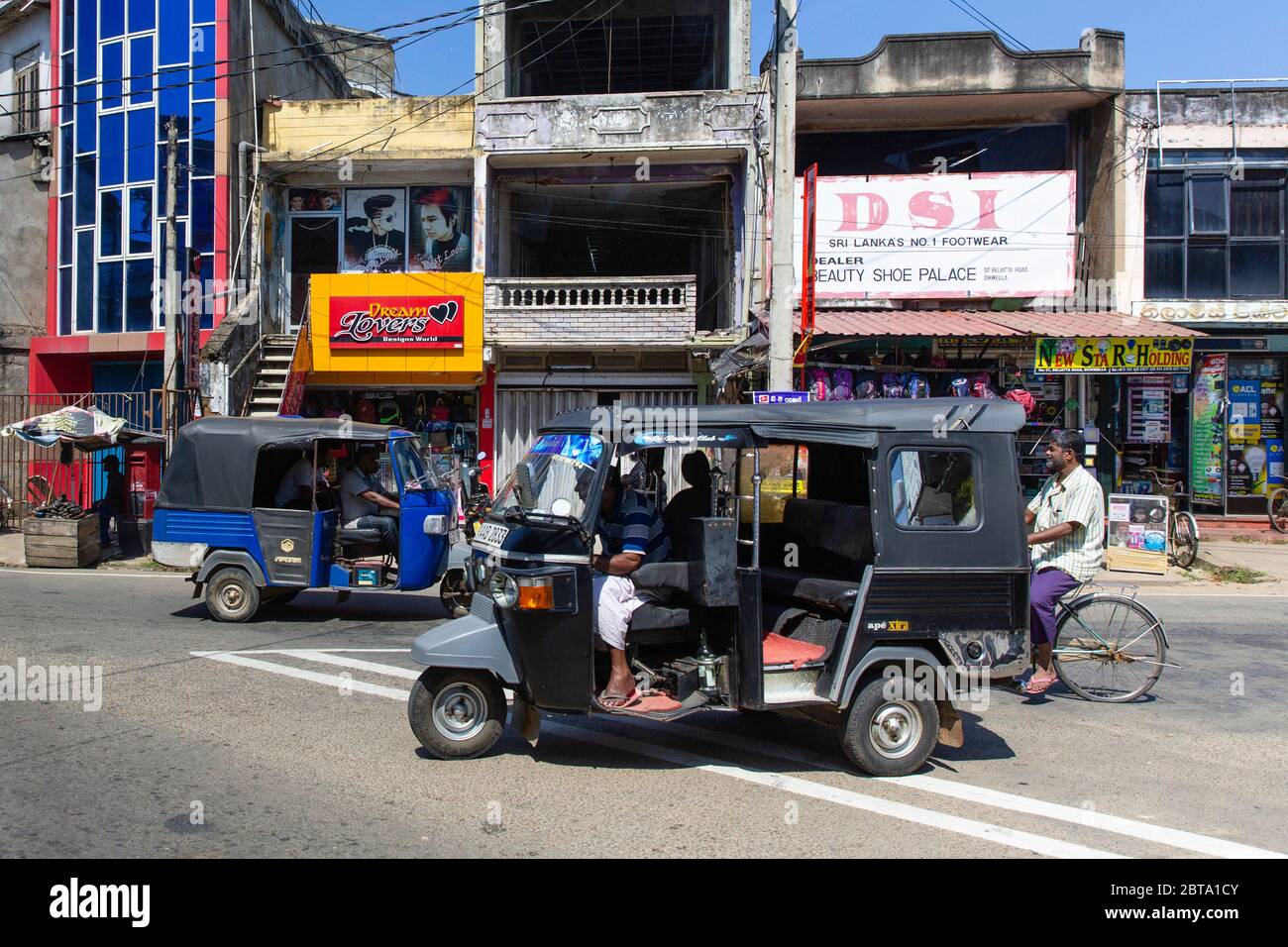 Tuk Tuk, ein Mehrzweck-dreirädrigen Fahrzeug, das alles von Passagieren zu Fracht. Wird in großer Zahl in Asien verwendet. Stockfoto