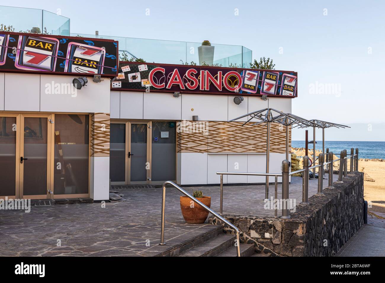Casino und Hotel H10 Gran Tinerfe geschlossen und leer während Phase eins der Deeskalation des Covid 19, Coronavirus, State of Emergency, Costa Adeje, Te Stockfoto