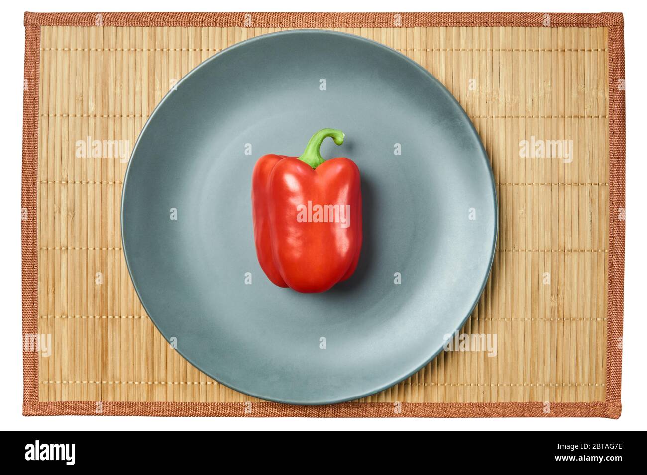 Farbe Stillleben - rote Paprika auf einem grauen Teller auf einem Stock Serviermatte Stockfoto
