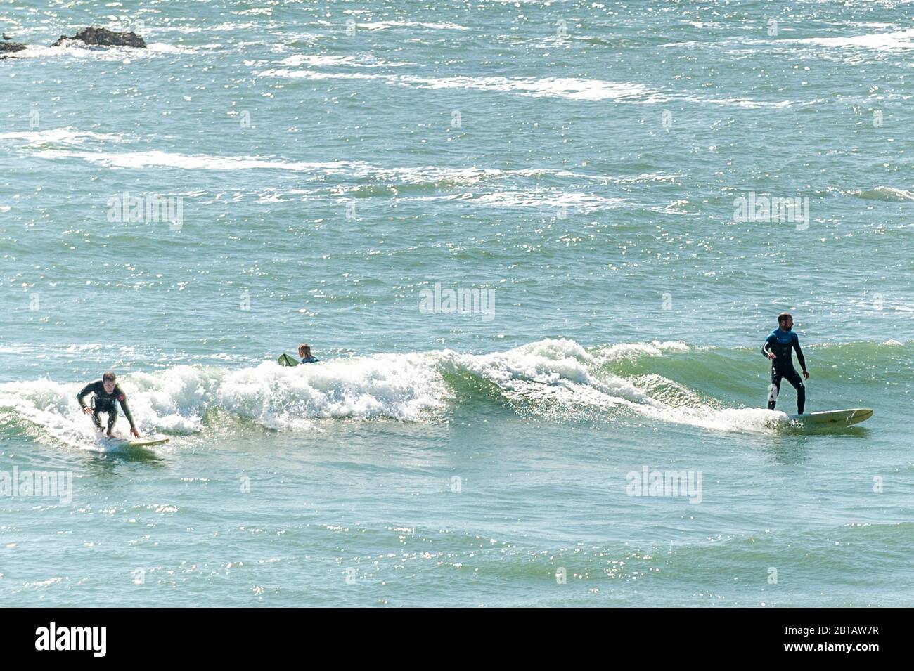 Owenahincha, West Cork, Irland. Mai 2020. Die Lockerung einiger Covid-19 Lockdown Beschränkungen hat die Menschen heute zum Owenahincha Strand gebracht, trotz der Regierung, die gegen alle, aber wesentliche Reisen berät. Credit: AG News/Alamy Live News Stockfoto