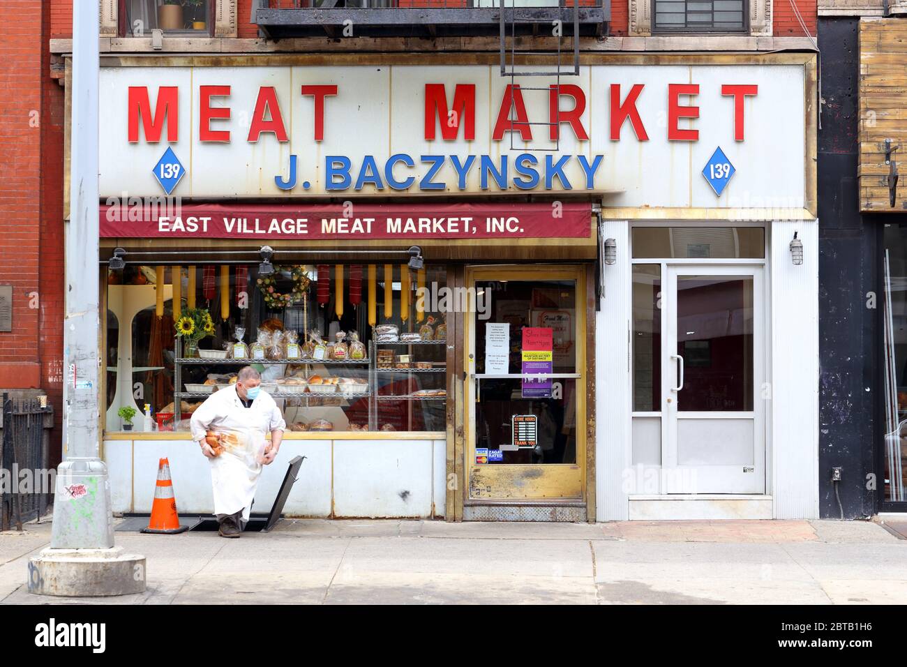 East Village Meat Market, 139 Second Avenue, New York, NYC Foto von einer osteuropäischen Metzgerei in Manhattans East Village. Stockfoto